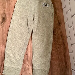 GAP Kids Light Gray Joggers Size Small (6/7)